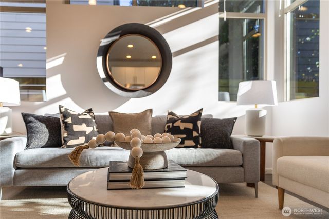 2035 NW 65th Street, Seattle, WA 98117