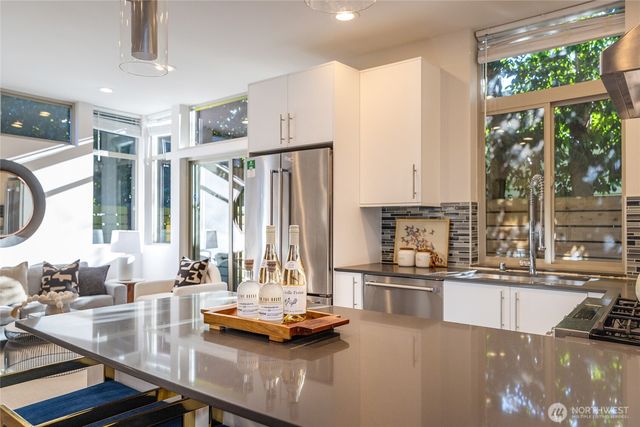 2035 NW 65th Street, Seattle, WA 98117