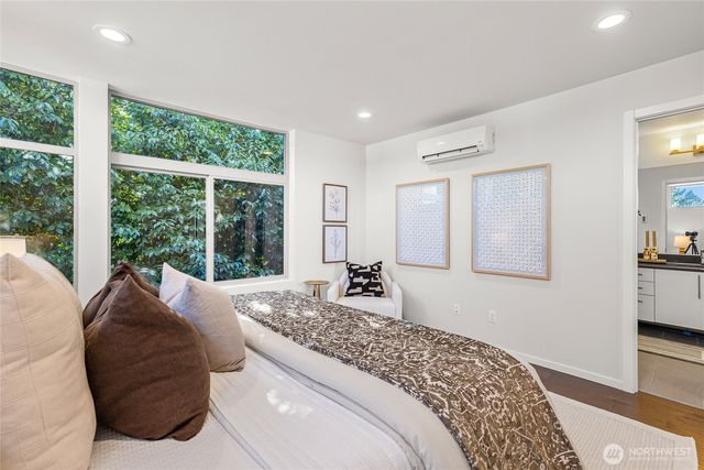 2035 NW 65th Street, Seattle, WA 98117