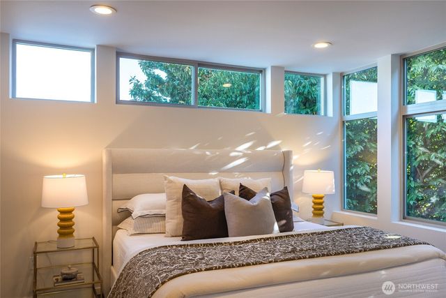 2035 NW 65th Street, Seattle, WA 98117