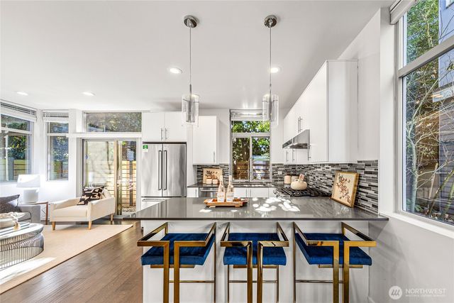 2035 NW 65th Street, Seattle, WA 98117