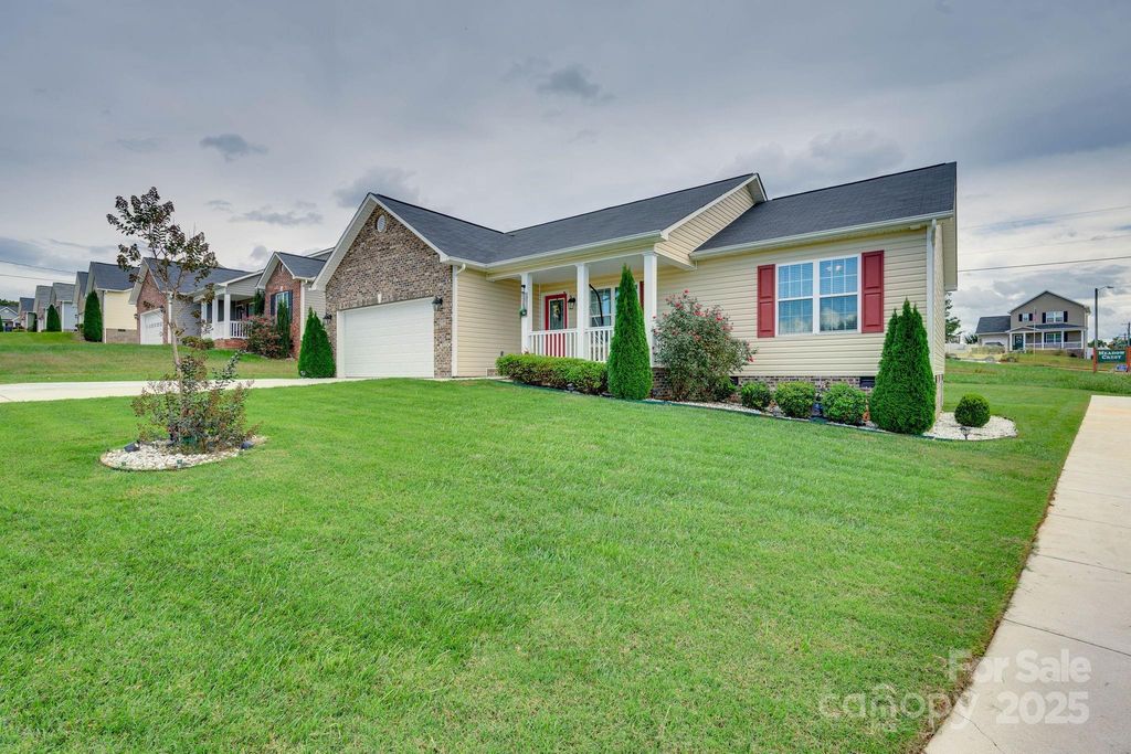 1369 Landsdowne Drive, Conover, NC 28613