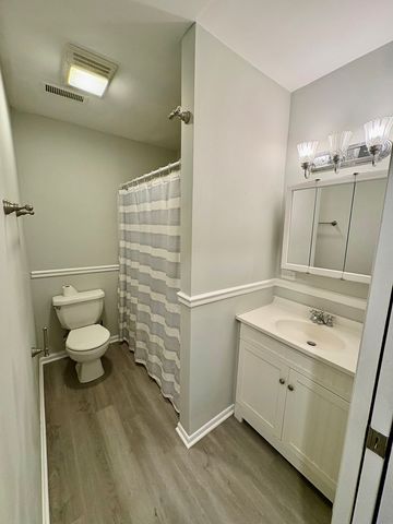 1482 Stonebridge Circle C3, Wheaton, IL 60189