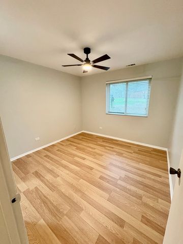 1482 Stonebridge Circle C3, Wheaton, IL 60189