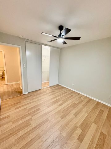 1482 Stonebridge Circle C3, Wheaton, IL 60189