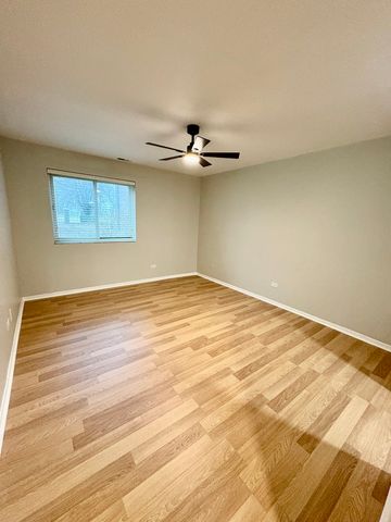 1482 Stonebridge Circle C3, Wheaton, IL 60189