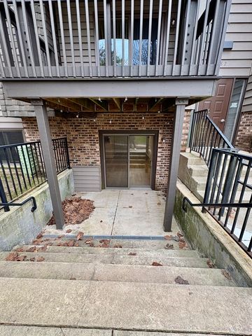 1482 Stonebridge Circle C3, Wheaton, IL 60189