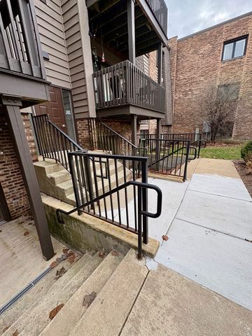 1482 Stonebridge Circle C3, Wheaton, IL 60189