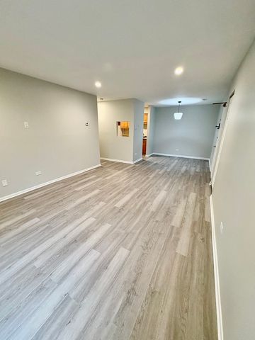 1482 Stonebridge Circle C3, Wheaton, IL 60189