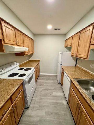 1482 Stonebridge Circle C3, Wheaton, IL 60189