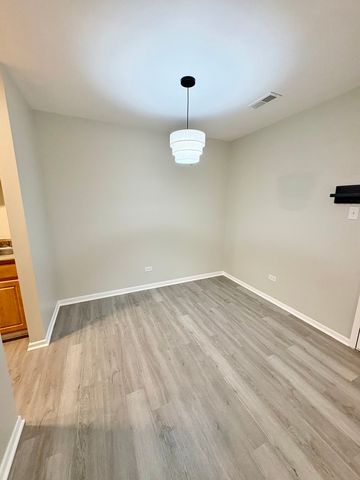 1482 Stonebridge Circle C3, Wheaton, IL 60189