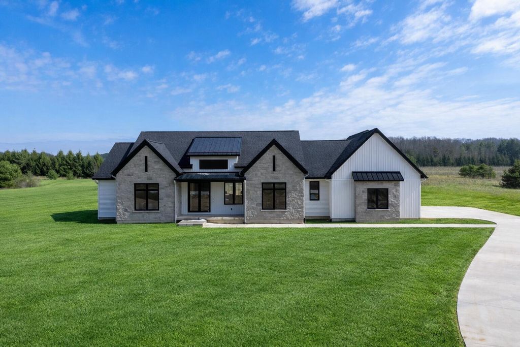 61121 Airpark Lane, Antwerp Twp, MI 49071