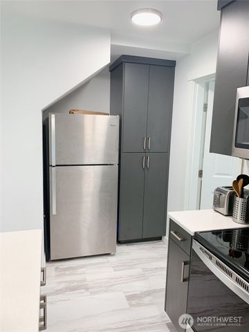 826 N Garden Street, Bellingham, WA 98225