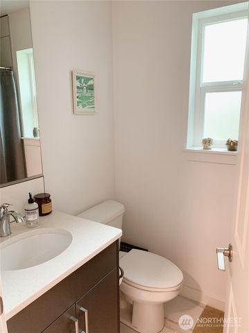 826 N Garden Street, Bellingham, WA 98225