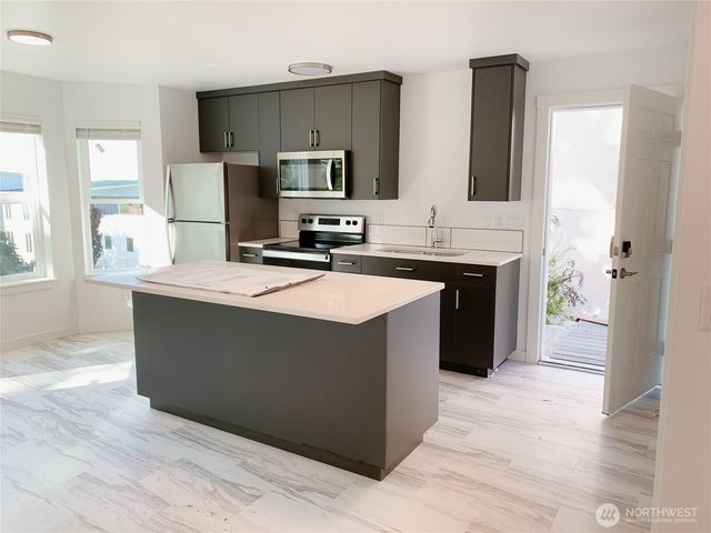 826 N Garden Street, Bellingham, WA 98225