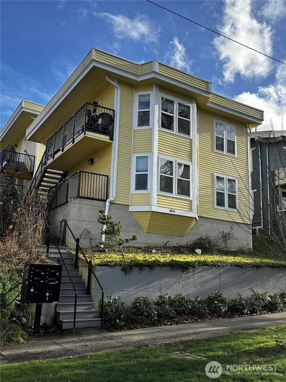 826 N Garden Street, Bellingham, WA 98225