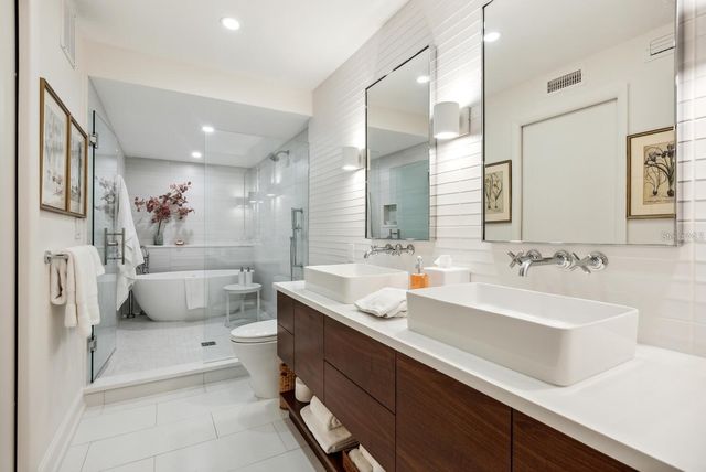840 BAYPORT WAY 840, Longboat Key, FL 34228