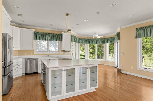 5576 Glen Oaks Pointe, West Des Moines, IA 50266