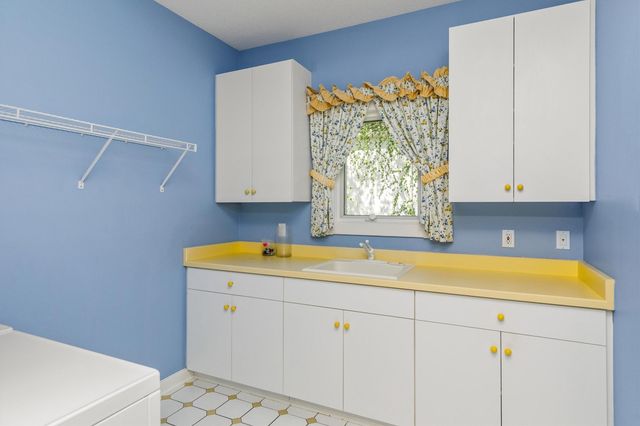 5576 Glen Oaks Pointe, West Des Moines, IA 50266