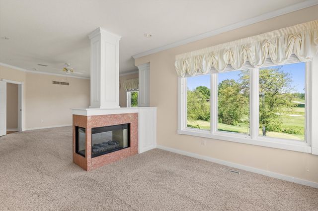 5576 Glen Oaks Pointe, West Des Moines, IA 50266