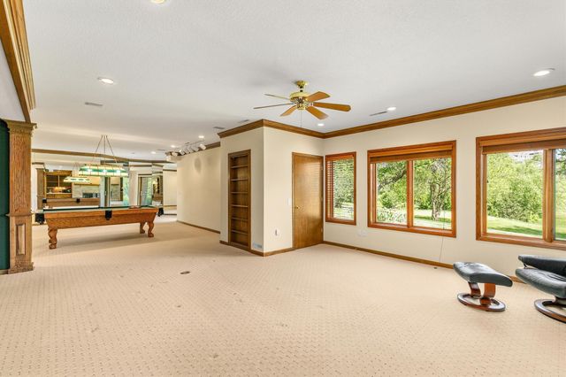 5576 Glen Oaks Pointe, West Des Moines, IA 50266