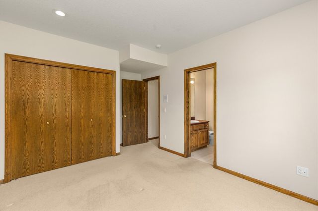 5576 Glen Oaks Pointe, West Des Moines, IA 50266