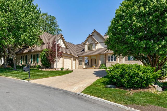 5576 Glen Oaks Pointe, West Des Moines, IA 50266
