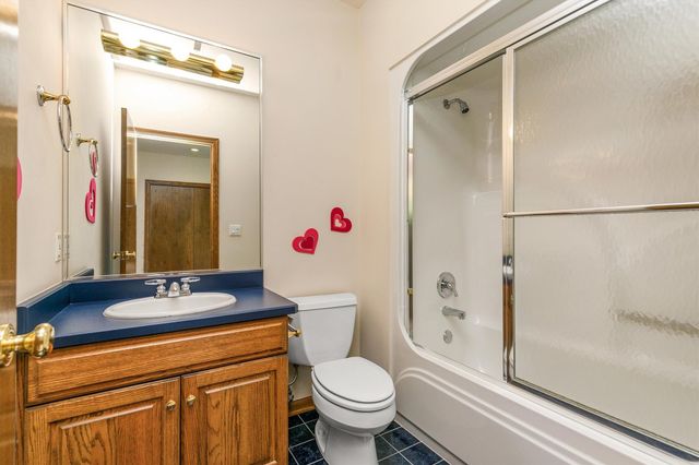5576 Glen Oaks Pointe, West Des Moines, IA 50266