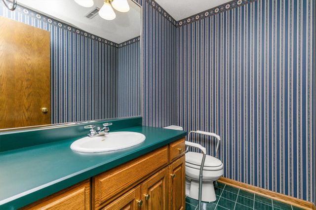 5576 Glen Oaks Pointe, West Des Moines, IA 50266