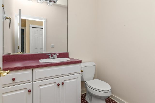 5576 Glen Oaks Pointe, West Des Moines, IA 50266