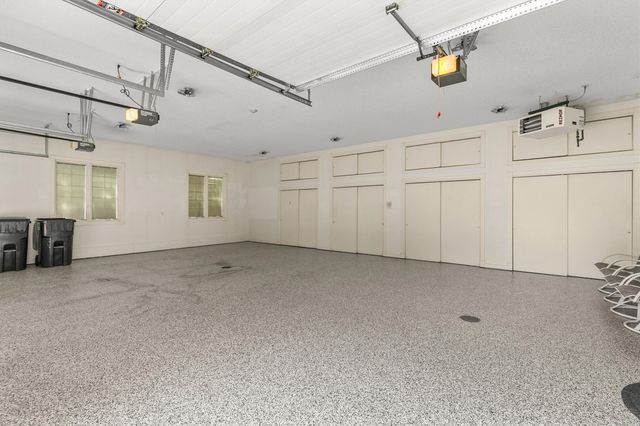 5576 Glen Oaks Pointe, West Des Moines, IA 50266