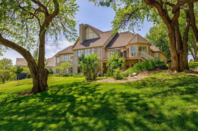 5576 Glen Oaks Pointe, West Des Moines, IA 50266