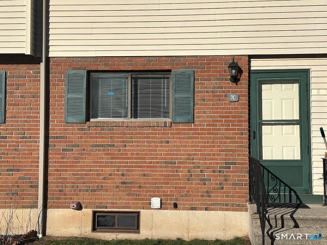 39 Horton Hill Road 7C, Naugatuck, CT 06770