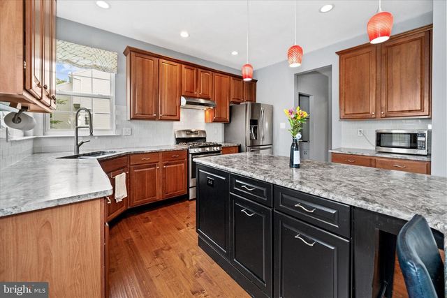 17 ALLSMEER DR, West Grove, PA 19390