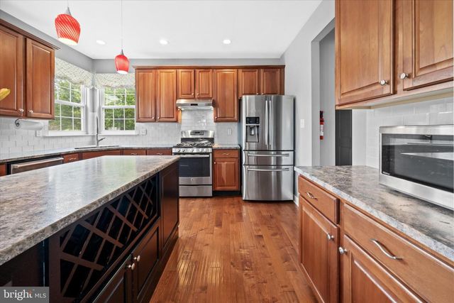 17 ALLSMEER DR, West Grove, PA 19390