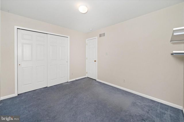 17 ALLSMEER DR, West Grove, PA 19390