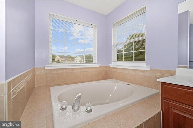 17 ALLSMEER DR, West Grove, PA 19390