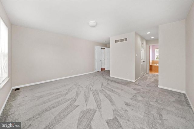 17 ALLSMEER DR, West Grove, PA 19390