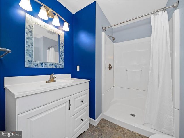 17 ALLSMEER DR, West Grove, PA 19390