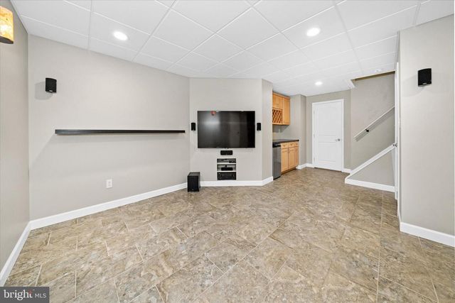 17 ALLSMEER DR, West Grove, PA 19390
