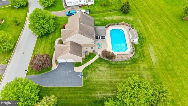 17 ALLSMEER DR, West Grove, PA 19390