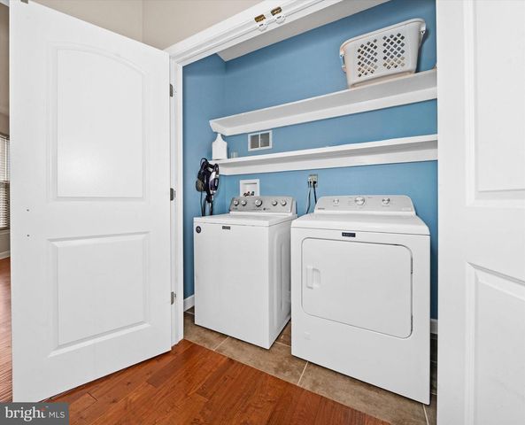 17 ALLSMEER DR, West Grove, PA 19390