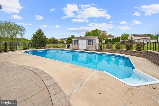 17 ALLSMEER DR, West Grove, PA 19390