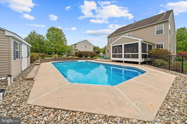 17 ALLSMEER DR, West Grove, PA 19390