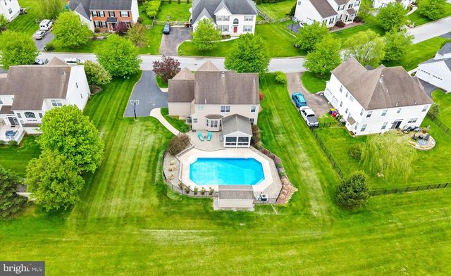 17 ALLSMEER DR, West Grove, PA 19390
