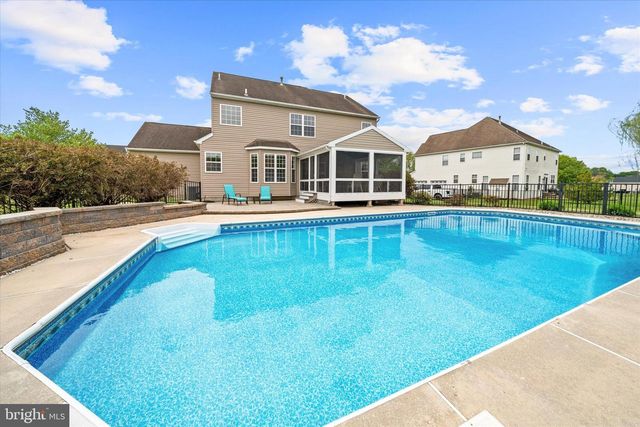 17 ALLSMEER DR, West Grove, PA 19390