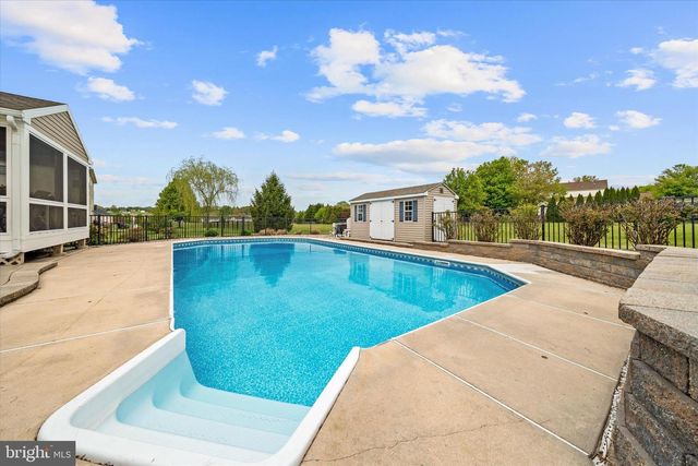 17 ALLSMEER DR, West Grove, PA 19390