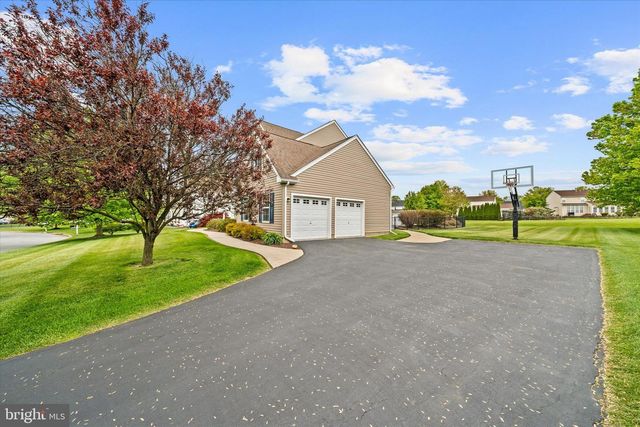 17 ALLSMEER DR, West Grove, PA 19390