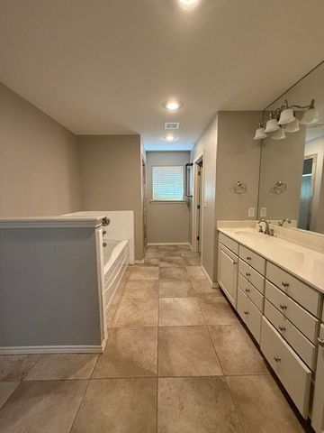 5808 Pedernales Dr, Midland, TX 79707