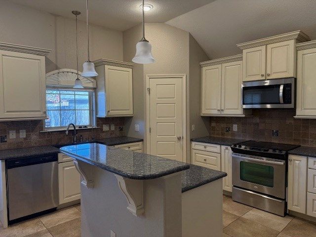 5808 Pedernales Dr, Midland, TX 79707